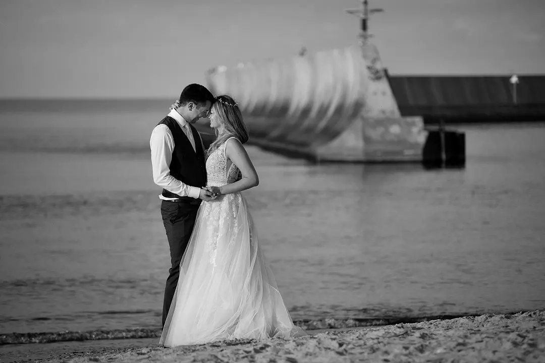 Fotograf ślubny w Człuchowie, plener ślubny nad morzem